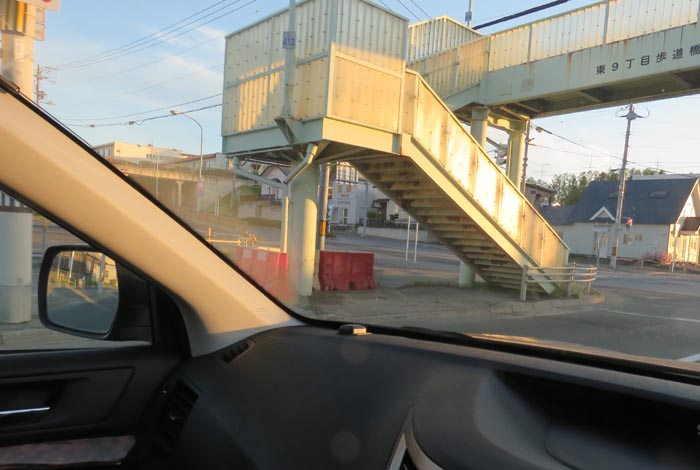 webnews今朝の北見/東9丁目歩道橋の交差点から左