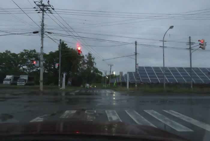 webnews今朝の北見/交差点から奥が無加川の右岸堤防