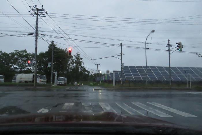 webnews今朝の北見/交差点から奥が無加川の右岸堤防