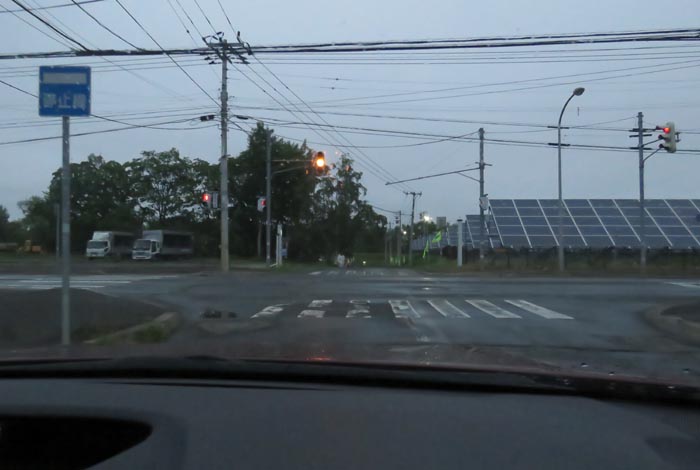 webnews今朝の北見/交差点から奥が無加川の右岸堤防