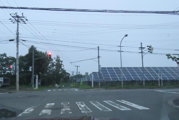 webnews今朝の北見/交差点から奥が無加川の右岸堤防