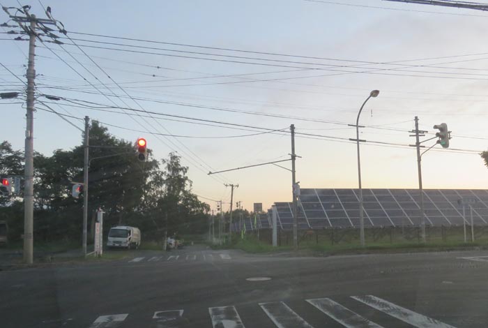 webnews今朝の北見/交差点から奥が無加川の右岸堤防