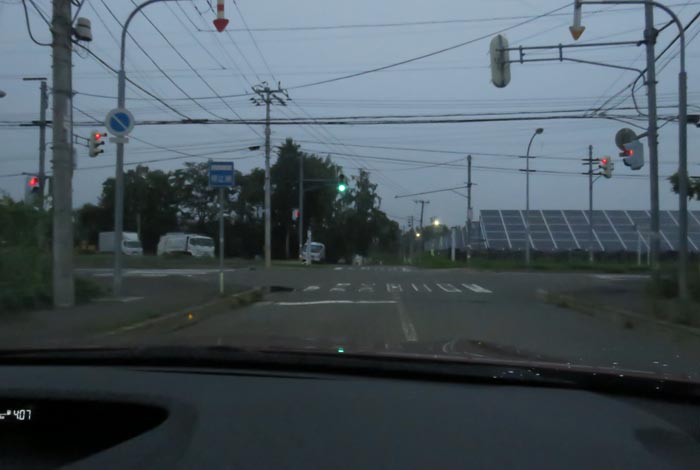 webnews今朝の北見/交差点から奥が無加川の右岸堤防
