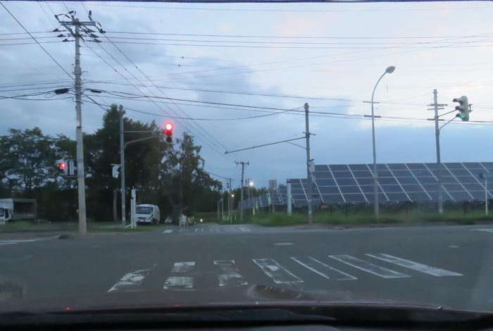 webnews今朝の北見/交差点から奥が無加川の右岸堤防