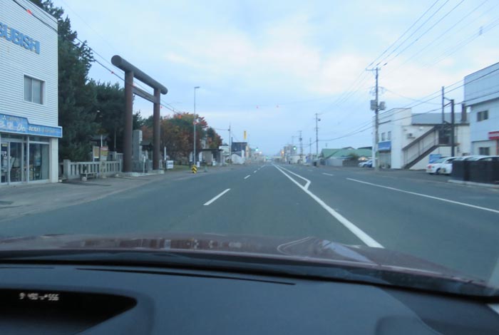 webnews今朝の北見/北見神社の鳥居前
