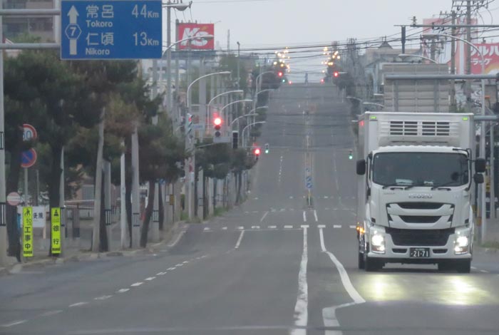 webnews今朝の北見/交差点から奥は常呂方面