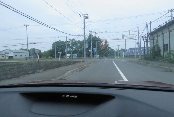 webnews今朝の北見/交差点から奥が無加川の右岸堤防