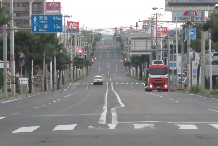 webnews今朝の北見/交差点から奥は常呂方面