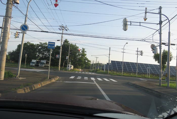 webnews今朝の北見/交差点から奥が無加川の右岸堤防