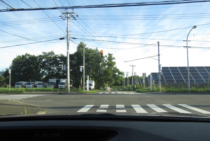 webnews今朝の北見/交差点から奥が無加川の右岸堤防