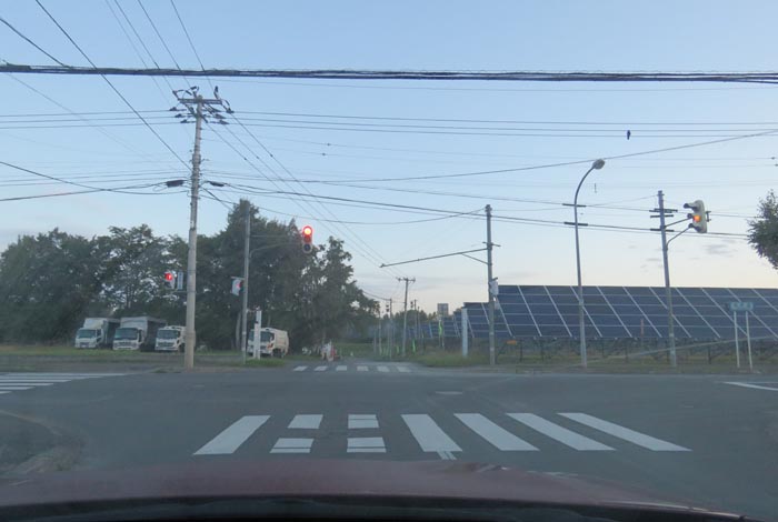 webnews今朝の北見/交差点から奥が無加川の右岸堤防