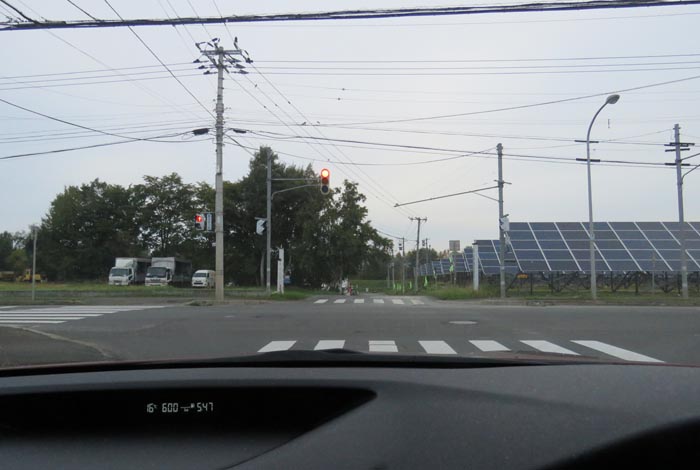 webnews今朝の北見/交差点から奥が無加川の右岸堤防