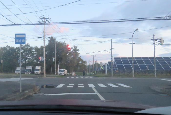 webnews今朝の北見/交差点から奥が無加川の右岸堤防
