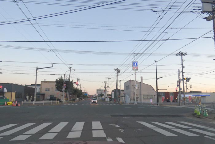 webnews今朝の北見/交差点から奥は常呂方面