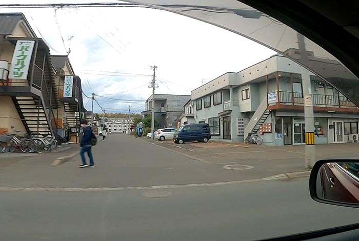 webnews今朝の北見/建物の陰に北見工業大学