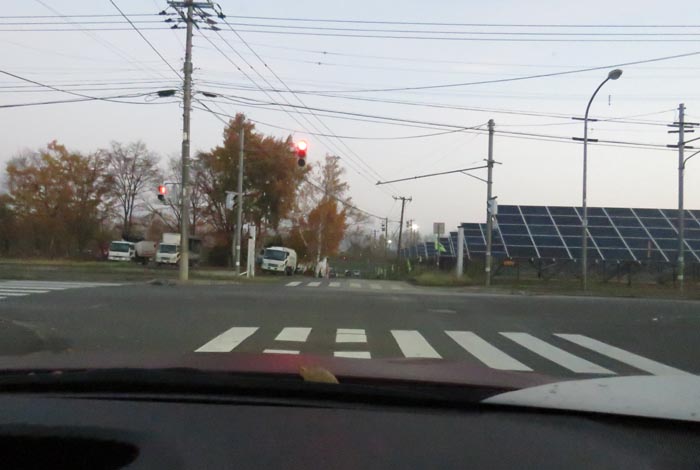 webnews今朝の北見/交差点から奥が無加川の右岸堤防