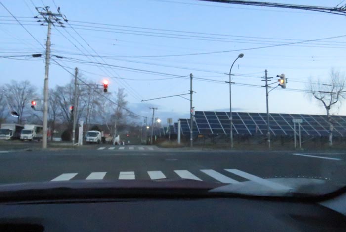 webnews今朝の北見/交差点から奥が無加川の右岸堤防