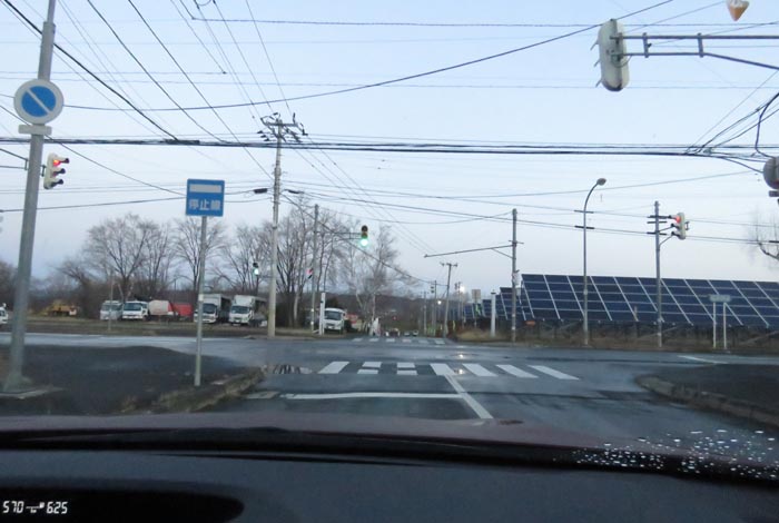 webnews今朝の北見/交差点から奥が無加川の右岸堤防