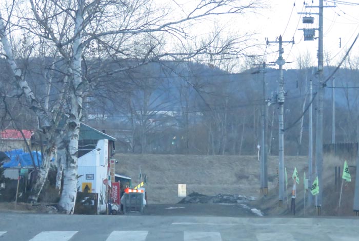 webnews今朝の北見/交差点から奥が無加川の右岸堤防