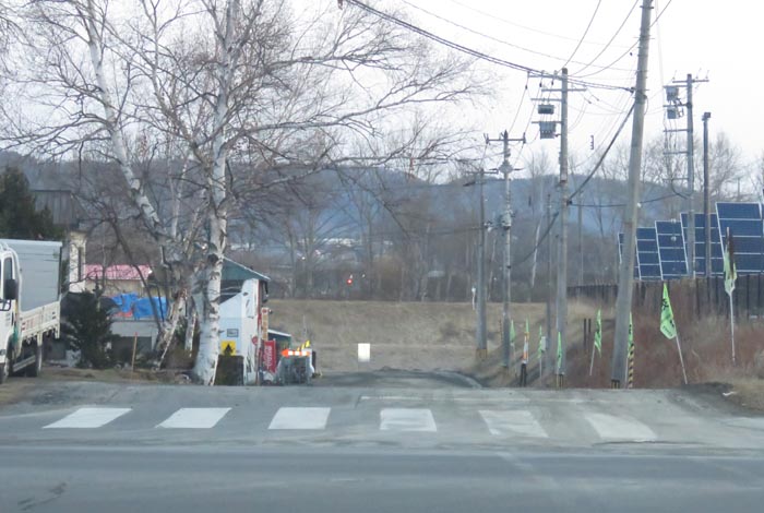 webnews今朝の北見/交差点から奥が無加川の右岸堤防