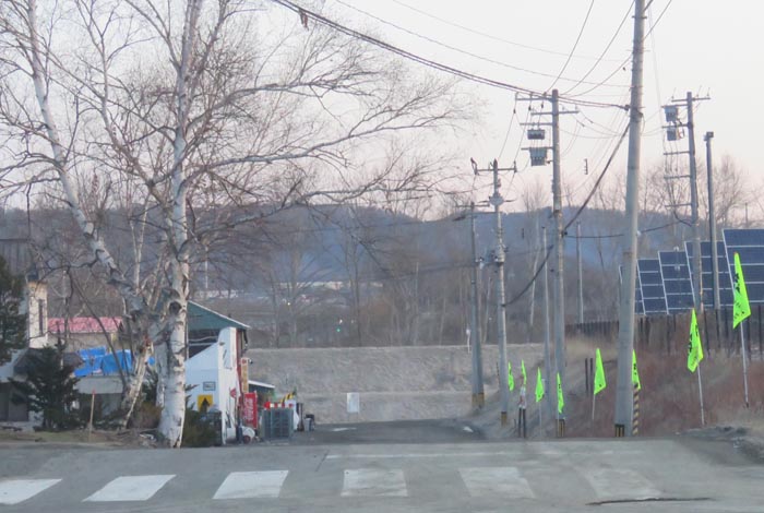 webnews今朝の北見/交差点から奥が無加川の右岸堤防
