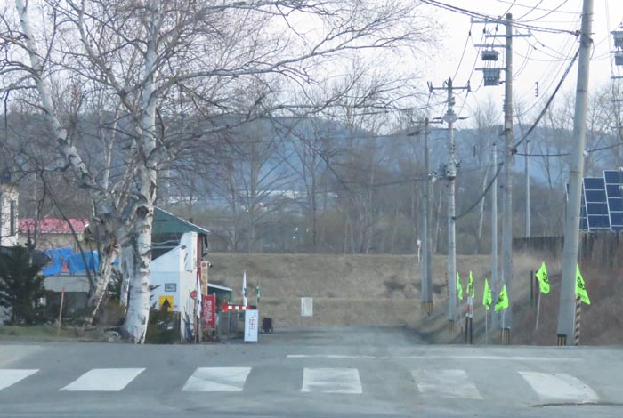 webnews今朝の北見/交差点から奥が無加川の右岸堤防