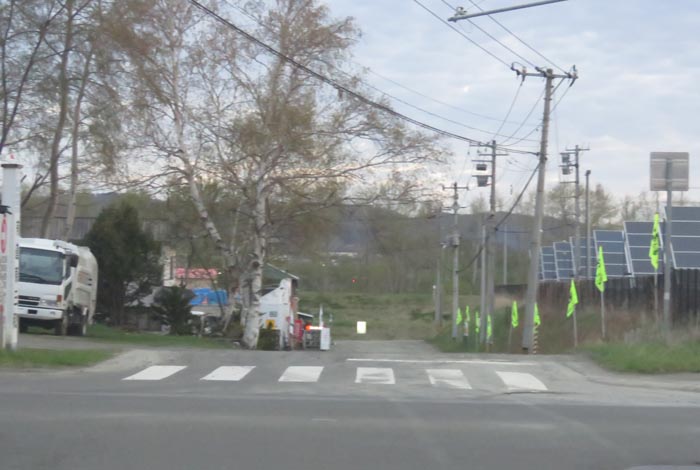 webnews今朝の北見/交差点から奥が無加川の右岸堤防