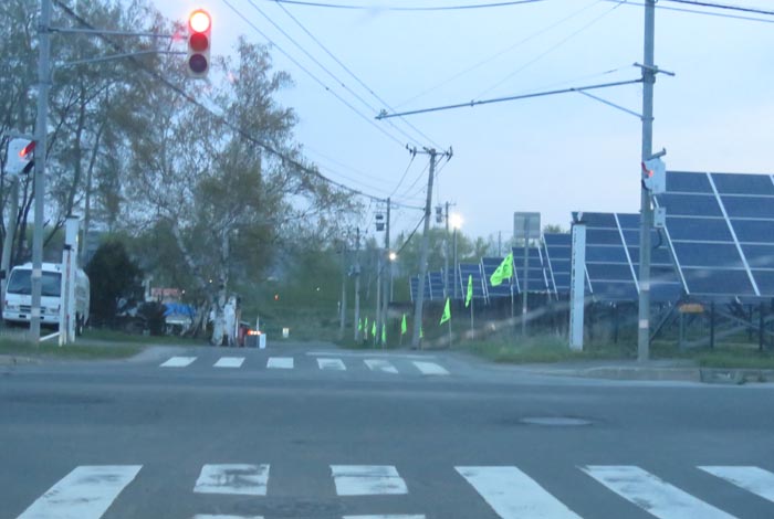 webnews今朝の北見/交差点から奥が無加川の右岸堤防