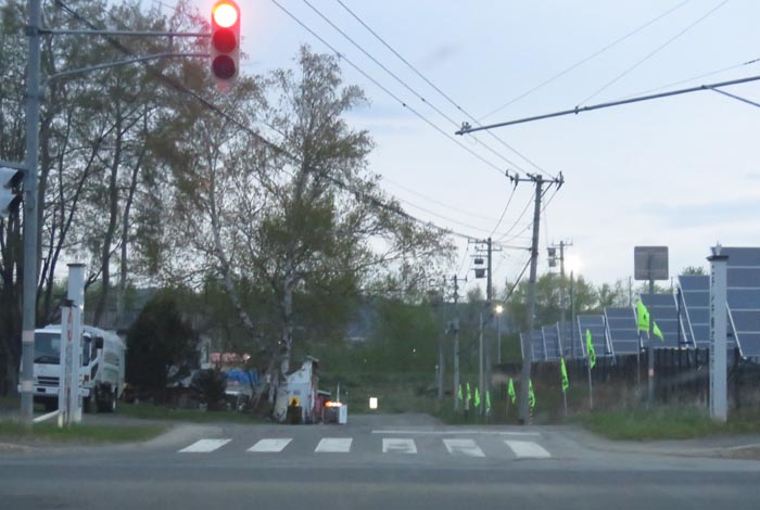 webnews今朝の北見/交差点から奥が無加川の右岸堤防