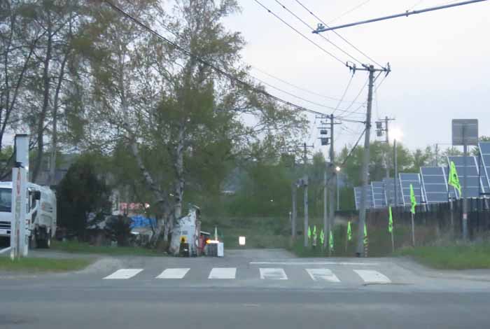 webnews今朝の北見/交差点から奥が無加川の右岸堤防