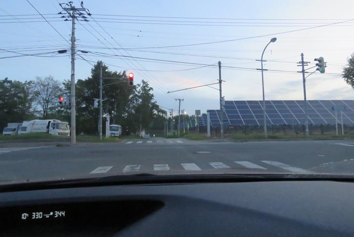 webnews今朝の北見/交差点から奥が無加川の右岸堤防