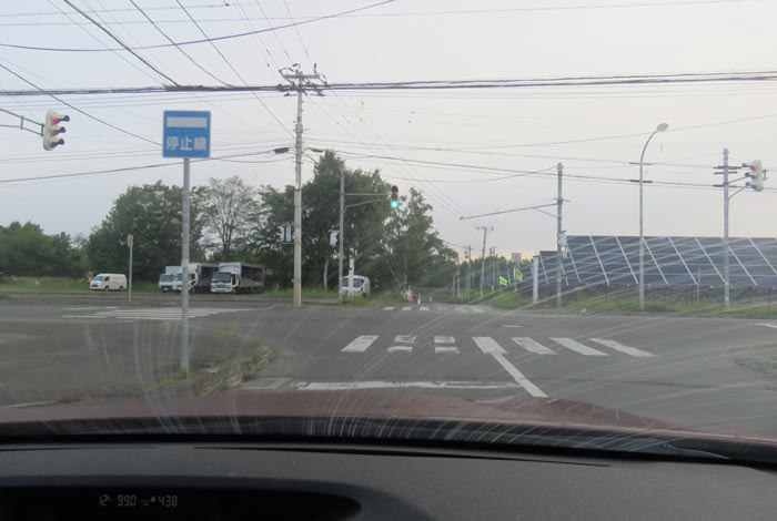 webnews今朝の北見/交差点から奥が無加川の右岸堤防