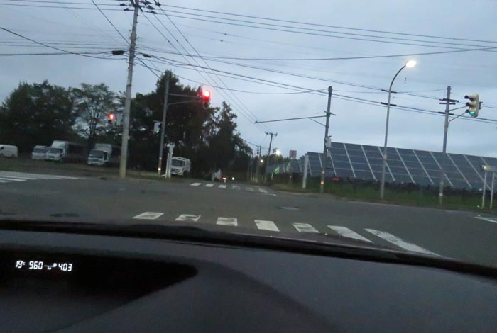 webnews今朝の北見/交差点から奥が無加川の右岸堤防
