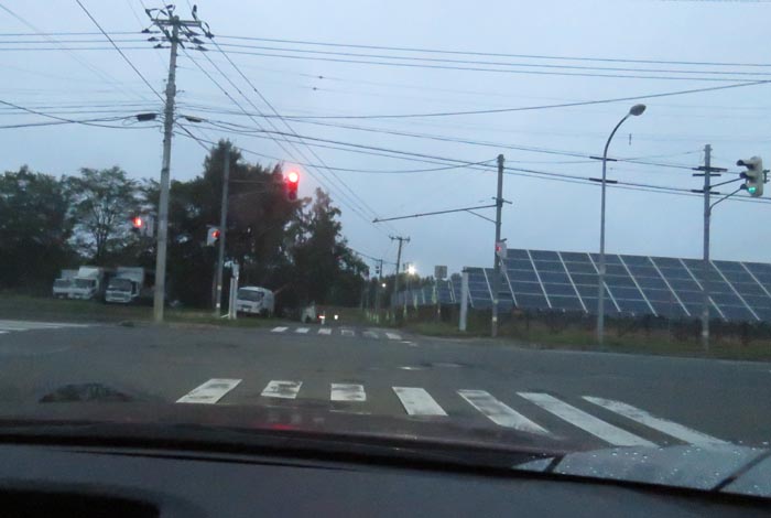 webnews今朝の北見/交差点から奥が無加川の右岸堤防