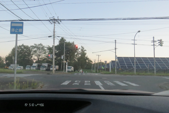 webnews今朝の北見/交差点から奥が無加川の右岸堤防