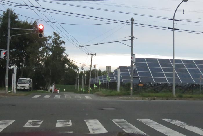 webnews今朝の北見/交差点から奥が無加川の右岸堤防