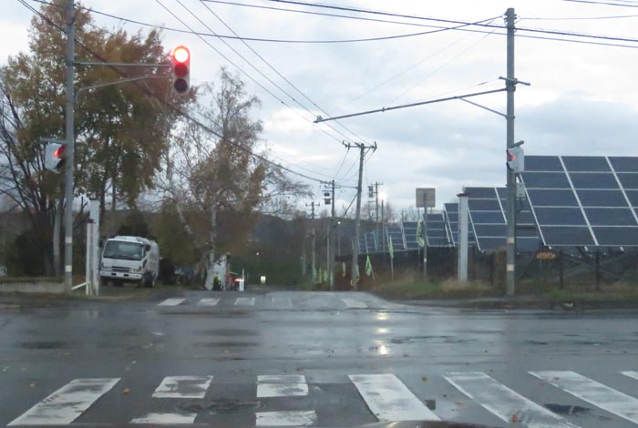webnews今朝の北見/交差点から奥が無加川の右岸堤防