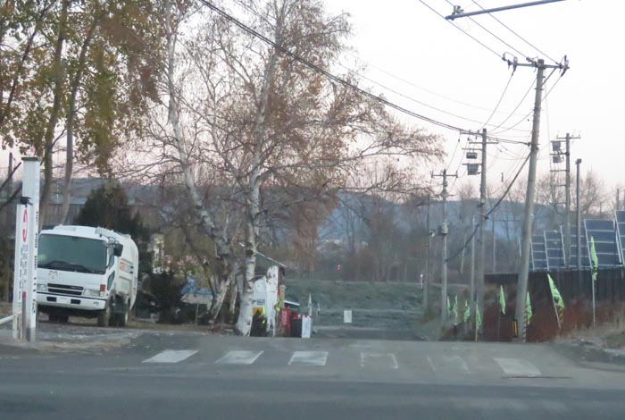 webnews今朝の北見/交差点から奥が無加川の右岸堤防