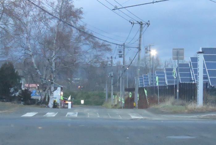 webnews今朝の北見/交差点から奥が無加川の右岸堤防