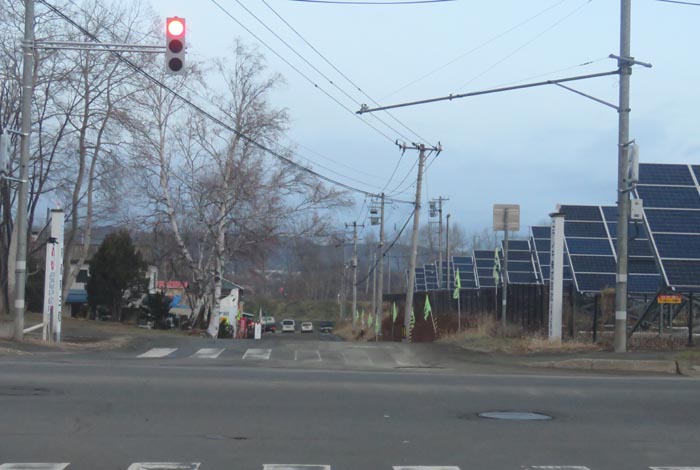 webnews今朝の北見/交差点から奥が無加川の右岸堤防
