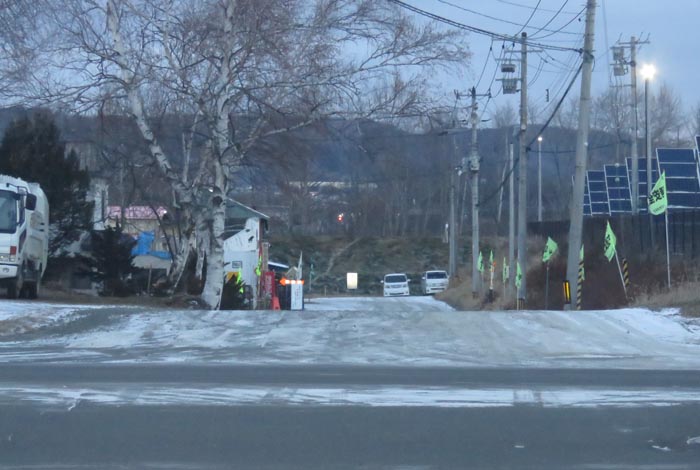 webnews今朝の北見/交差点から奥が無加川の右岸堤防