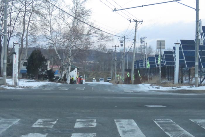 webnews今朝の北見/交差点から奥が無加川の右岸堤防