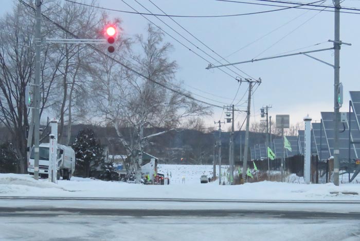 webnews今朝の北見/交差点から奥が無加川の右岸堤防