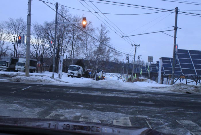 webnews今朝の北見/交差点から奥が無加川の右岸堤防