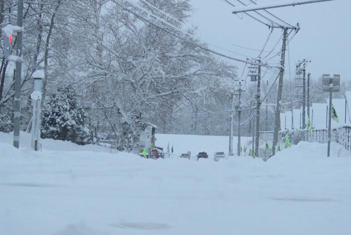 webnews今朝の北見/交差点から奥が無加川の右岸堤防
