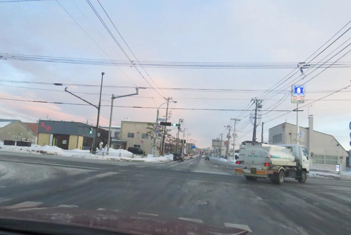 webnews今朝の北見/交差点から奥は常呂方面
