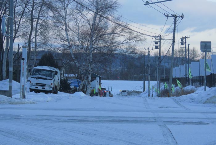 webnews今朝の北見/交差点から奥が無加川の右岸堤防