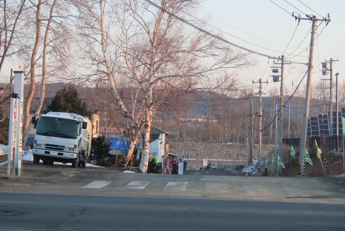 webnews今朝の北見/交差点から奥が無加川の右岸堤防