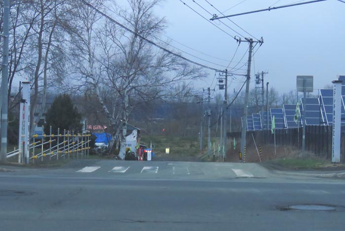 webnews今朝の北見/交差点から奥が無加川の右岸堤防