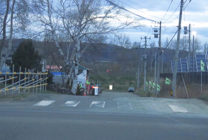 webnews今朝の北見/交差点から奥が無加川の右岸堤防